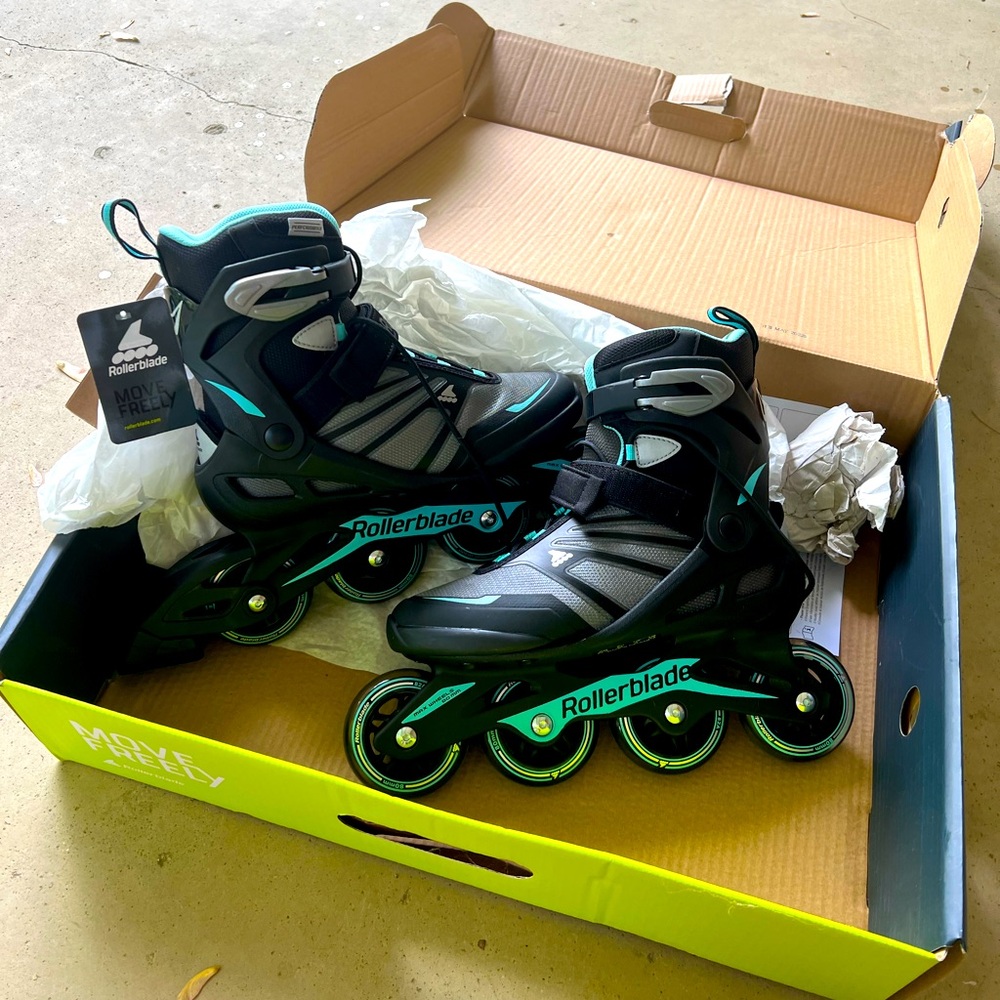 New with tags!! Rollerblade brand rollerblades. Never worn - only tried on.